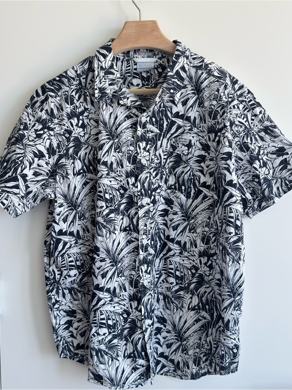 Columbia Sportswear XL Tropical Leaf Print Button Up Shirt Hawaiian Regular Fit
